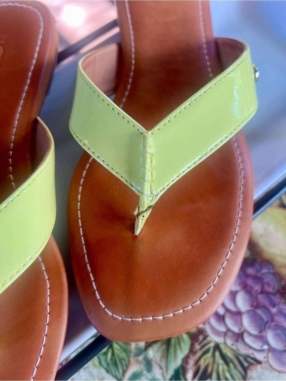 UGG Tuolumne Lime Yellow Patent Leather Thong Sandals - Picture 3 of 9